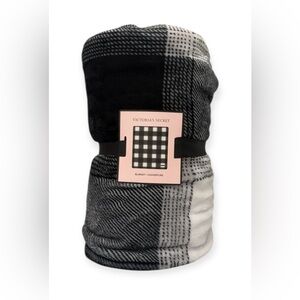 Victoria's Secret Plaid Sherpa Blanket 50" x 60" New New with tag 50inches